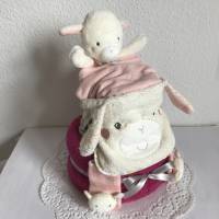 Windeltorte Schaf Mädchen bestellen Ideen Geschenk Babyparty Geburt Taufe Schmusetuch Lätzchen Rasselsöckchen pink rosa Bild 3