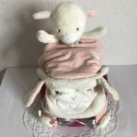 Windeltorte Schaf Mädchen bestellen Ideen Geschenk Babyparty Geburt Taufe Schmusetuch Lätzchen Rasselsöckchen pink rosa Bild 6