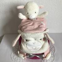Windeltorte Schaf Mädchen bestellen Ideen Geschenk Babyparty Geburt Taufe Schmusetuch Lätzchen Rasselsöckchen pink rosa Bild 7