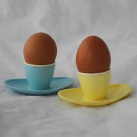 2 Vintage Eierbecher aus Kunststoff Bild 1