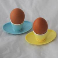 2 Vintage Eierbecher aus Kunststoff Bild 3