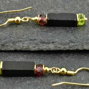 Ohrringe mit Onyx, Granat, Peridot und vergoldetem Sterling Silber, vergoldete Ohrringe, Hängeohrringe, schwarz, rot Bild 2