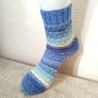 handgestrickte Socken, Größe 42/43, 4fach Sockenwolle, verschiedene Blautöne, Jeansfarben Bild 2