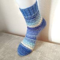 handgestrickte Socken, Größe 42/43, 4fach Sockenwolle, verschiedene Blautöne, Jeansfarben Bild 5