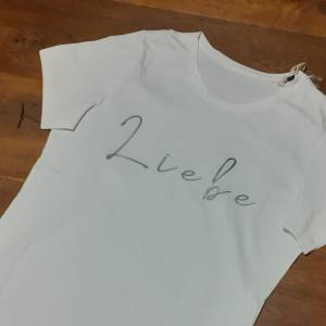 Damen T-Shirt mit Schriftzug ' Liebe ', Bio Baumwolle weiß, mit silbernen reflektierendem Schriftzug Bild 2
