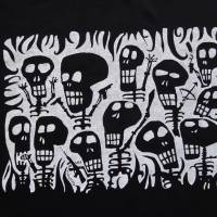 Skelette, Bio Fairtrade T-Shirt Frauen, schwarz, mit handgedrucktem Siebdruck. Bild 3