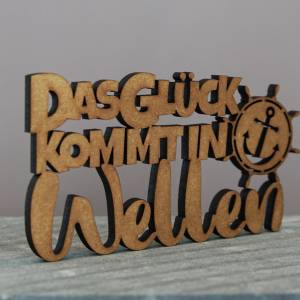 as-Herzwerk  3D Schriftzug Holz Maritim Das Glück kommt in Wellen Tischdeko Geschenk für Freunde und Familie 20cm Breit Bild 2