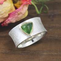 Breiter Ring aus Silber 925/- mit grünem, dreieckigem Turmalin Bild 1