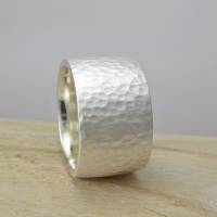 Sehr breiter Bandring "Zeltler" in Silber mit schönem Hammerschlag, breiter gehämmerter Ring, geschmiedeter Silb Bild 1