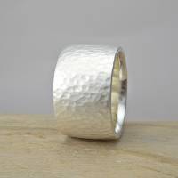 Sehr breiter Bandring "Zeltler" in Silber mit schönem Hammerschlag, breiter gehämmerter Ring, geschmiedeter Silb Bild 2