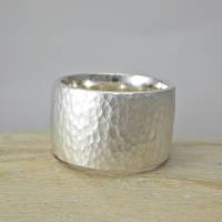 Sehr breiter Bandring "Zeltler" in Silber mit schönem Hammerschlag, breiter gehämmerter Ring, geschmiedeter Silb Bild 3