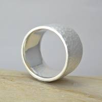 Sehr breiter Bandring "Zeltler" in Silber mit schönem Hammerschlag, breiter gehämmerter Ring, geschmiedeter Silb Bild 4