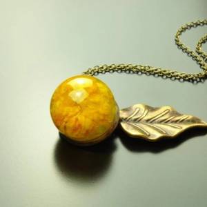 Echte getrocknete Blüten Kette Perle Glas Giessharz gelb creme beige Muster nach Wahl silbern golden bronze Bild 1