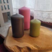 Rustikales Kerzenbrett mit Kerzen in pink/anthrazit/grün Bild 1