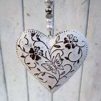 Fensterdeko Herz mit Schmetterling weiß elegant Bild 2
