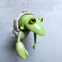 Einsiedlerfrosch, Frosch Mobilé, Frosch Skulptur, Frosch zum Aufhängen, Froschkönig, Froschplastik, Einsiedlerkrebs Bild 1