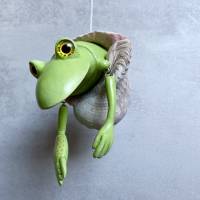 Einsiedlerfrosch, Frosch Mobilé, Frosch Skulptur, Frosch zum Aufhängen, Froschkönig, Froschplastik, Einsiedlerkrebs Bild 3