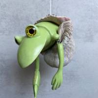 Einsiedlerfrosch, Frosch Mobilé, Frosch Skulptur, Frosch zum Aufhängen, Froschkönig, Froschplastik, Einsiedlerkrebs Bild 9