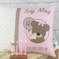 Personalisiertes Kinderkissen zum Geburtstag. Mit kleinem Teddy rosa, beige, aus Baumwollstoff. Bild 1