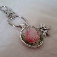 Schlüsselanhänger Anhänger Rose Blume Rosa Grün mit Charm Libelle "Rosalie" Bild 5