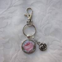 Schlüsselanhänger Anhänger Rose Blume Rosa Grün mit Charm "Romantique" Bild 2