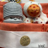 kleine Windeltorte mit Rassel Ente, Babygeschenk neutral, kreatives Geschenk zur Geburt Bild 6