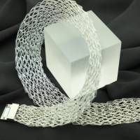 flaches Silbercollier für Damen mit transparent funkelnden böhmischen Kristallen Bild 4