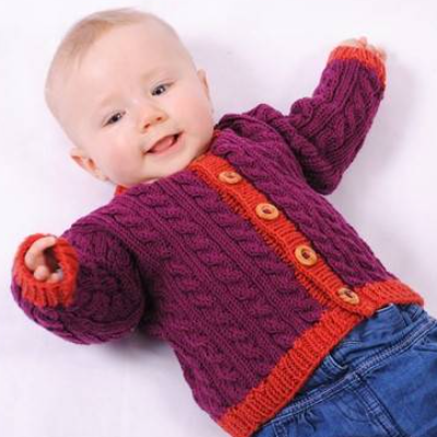 Strickanleitung für die Zopfmusterjacke Hänsel & Gretel in den Größen 62 bis 92