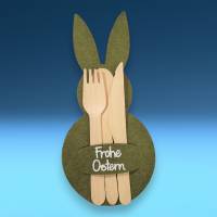 Besteckhalter-Hase für Ostern, auch als Serviettenhalter nutzbar, mit Schriftzug "Frohe Ostern" aus weißer Folie Bild 3