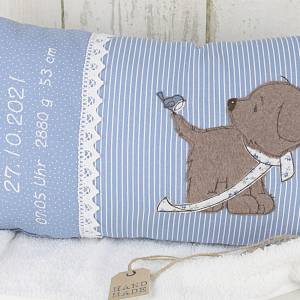 Personalisiertes Kinderkissen zur Geburt oder Taufe. Mit dem Motiv Hund in braun, hellblau aus Baumwollstoff . Bild 2