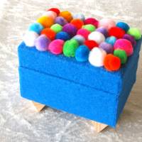 kleine schmuckbox pompom schmuckkästchen bunt holzbox mit deckel filz schmuckaufbewahrung personalisierbar Bild 6