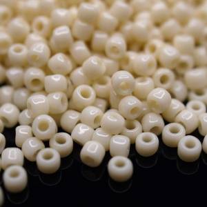 10g 11/0 TOHO Seed Beads | Opaque Light Beige Bild 1