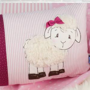 Personalisiertes Kissen zur Geburt oder Taufe, Schaf, rosa, aus Baumwollstoff,  Kuschelkissen, Kinderkissen,Namenskissen Bild 2