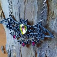 Süße Fledermaus Gothickette mit Strasssteinen Bild 3