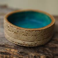 Kleine Schale aus Keramik in Naturtönen und Türkis Bild 2