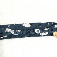 Pfiffiges Haarband aus Baumwollstoff mit Schäfchen-Motiven. Einheitsgröße durch eingefasstes Gummiband. Bild 3