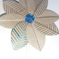 Set aus 2 Blumenstecker Origami Papierblumen, Kraftpapier/ blau/türkis, 21 cm, Frühling Ostern Muttertag Bild 3