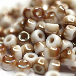 10g 6/0 Czech Seed Beads Matubo | Chalk Celsian Bild 1