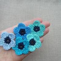 10 kleine Häkelblumen, gehäkelte Blüten, Häkelapplikationen blau grün, Streudeko Bild 3