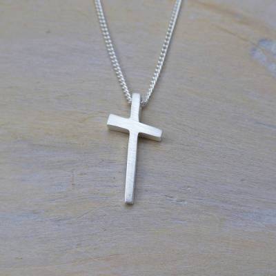 Kreuz "Kleiner Silanus" in Silber mit Kette, Silberkreuz als Geschenk für Kommunion oder Konfirmation