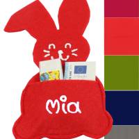 Personalisierter Filzhase mit Füße und Tasche in verschiedenen Farben - Geldgeschenkverpackung zu Ostern mit Name Bild 1