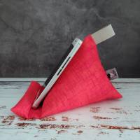 Handykissen / Sitzsack Pyramide RED - Stütze für dein Smartphone als Handyhalterung | mit Kirschkernfüllung | RÄUBERKIND Bild 5