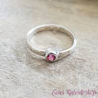 Zierlicher rosa Turmalin Ring mit gehämmerter Ringschiene Bild 3