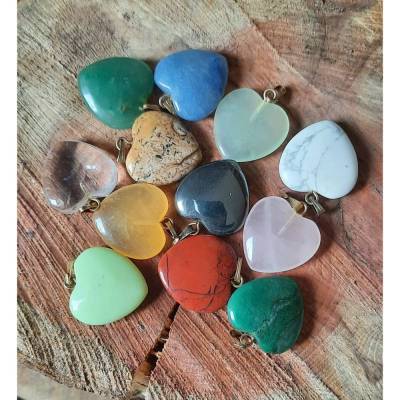 Edelsteinherzen mit goldfarbener Öse , Kettenanhänger