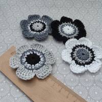 4er-Set Häkelblumen in monochromen Farben schwarz grau weiss Bild 3