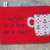 Mug Rug/Untersetzer/Tassenteppich "coffee is a hug in a mug" Bild 2