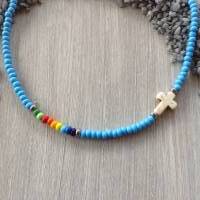 Bunte Kinderkette' mit einem Howlithkreuz und Rocailles in Regenbogenfarben Bild 4