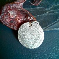 runder Silberanhänger mit geometrischem Muster, 999 Silber Bild 2