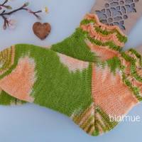 Damen Socken - Kurzsocken - handgestrickt, im tollen unregelmässigem Farbspiel grün orangefarben - Größe 38/39. Bild 1