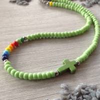 Bunte Kinderkette' mit einem Howlithkreuz und Rocailles in Regenbogenfarben Bild 4